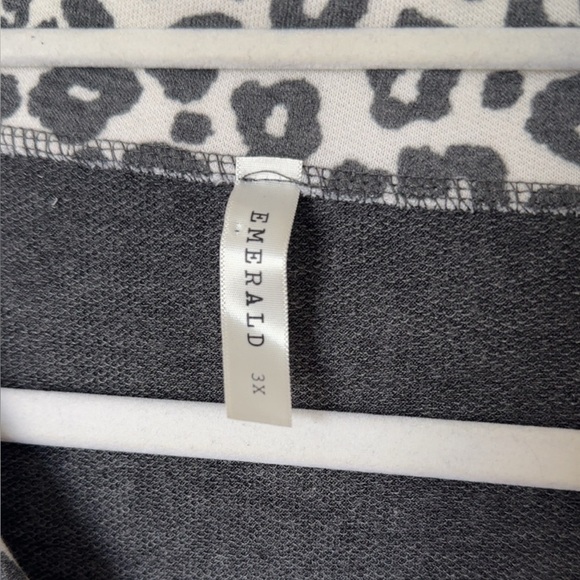 Emerald Charcoal and Cream Leopard Print Top - Picture 7 of 11